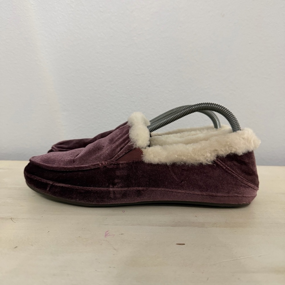 OluKai Purple velvet Ku'una Lanui slipper Size 9